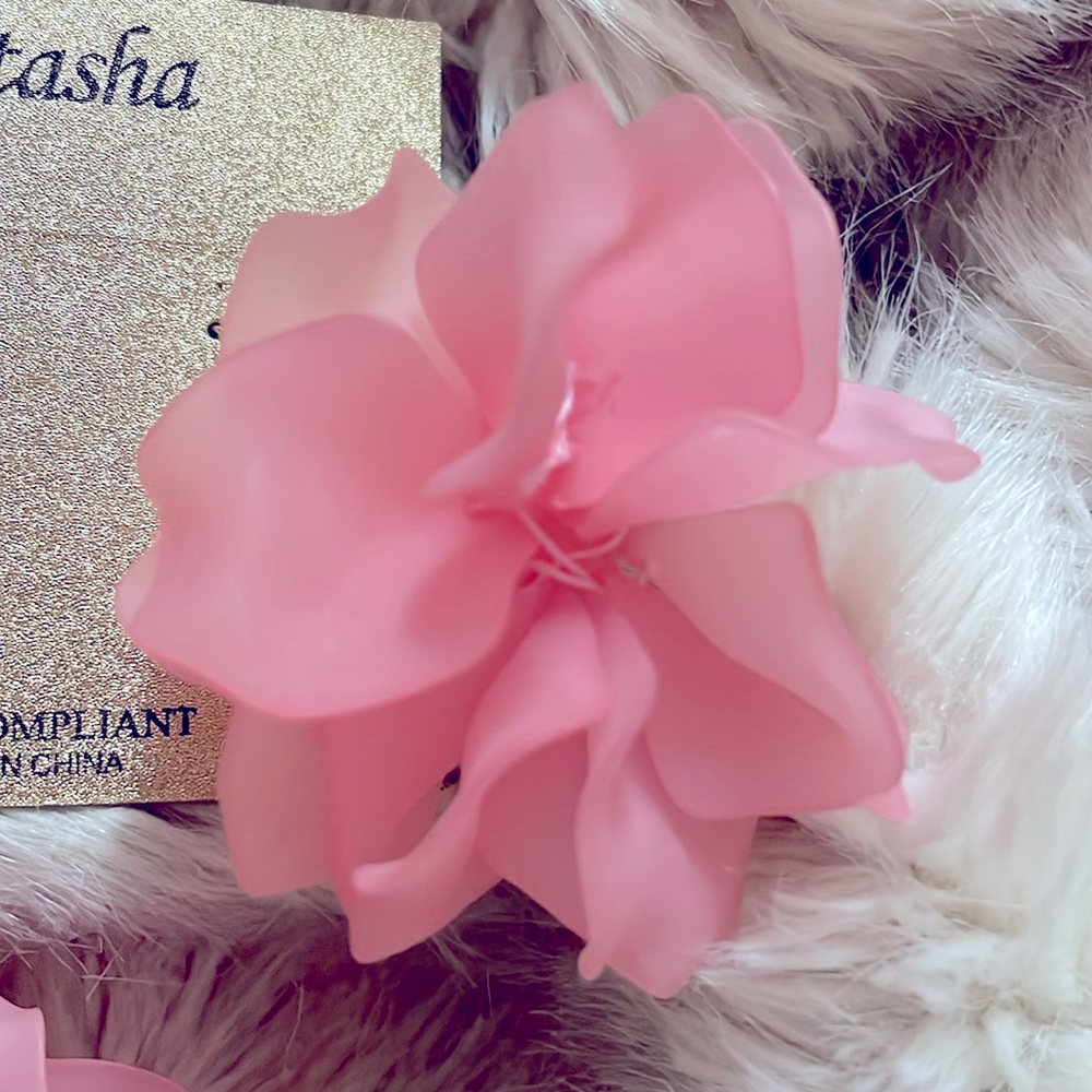 🌹NATASHA®STUNNING and GORGEOUS Dangling Roses 🌹 - Picture 4 of 7